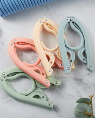 Folding hanger Foldable Clothes Hangers Portable Travel Clothes (Random Color)