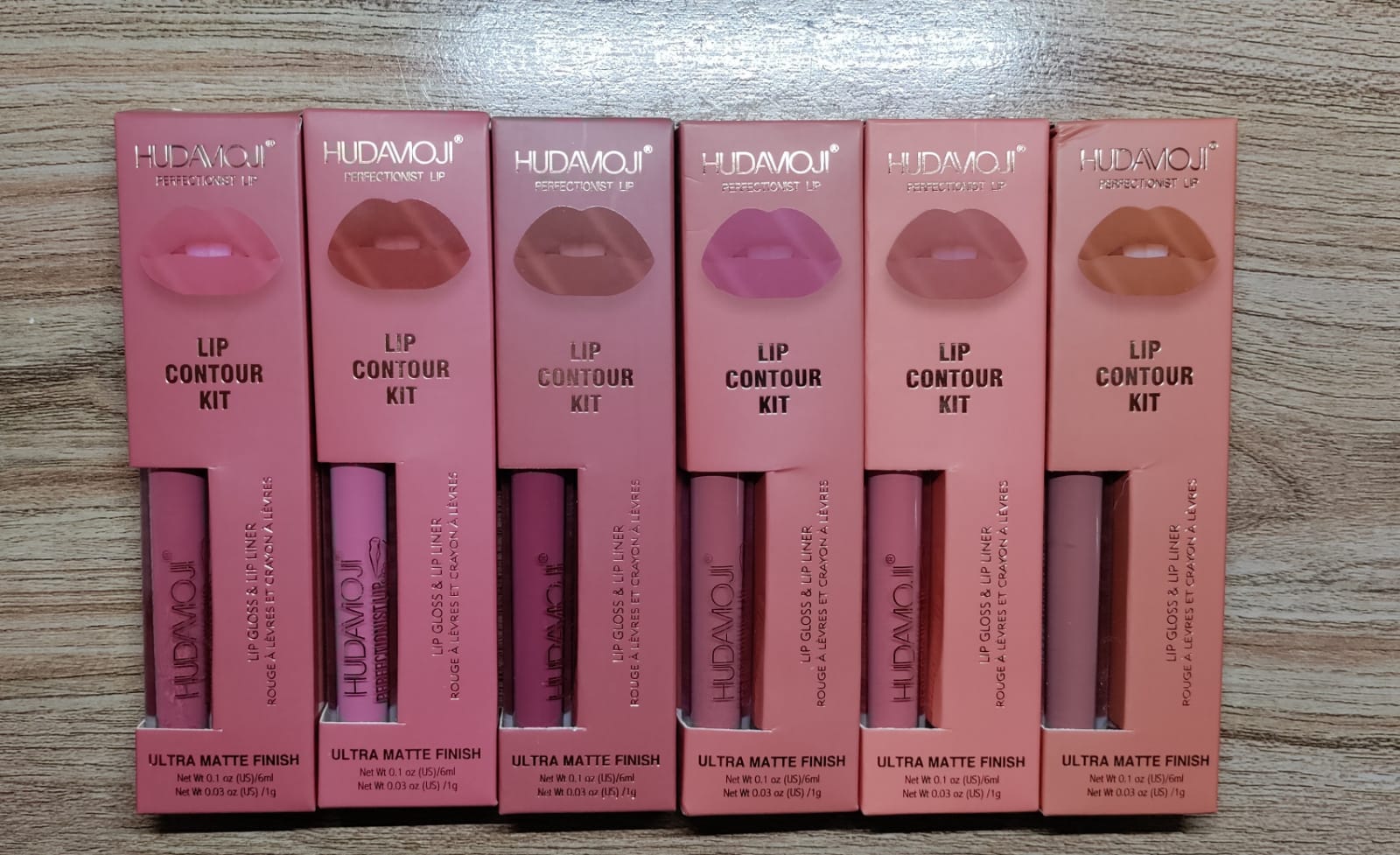 HUDAMOJI Ultra Matte Finish Lip Gloss And Lip Liner Lip Contour Set